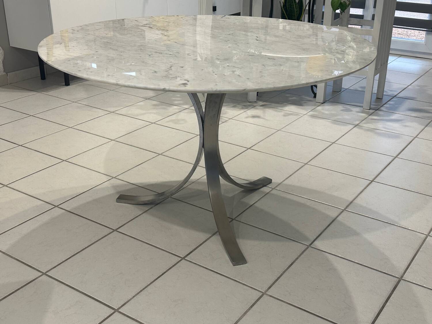 Vintage 1970s white Carrara marble dining table