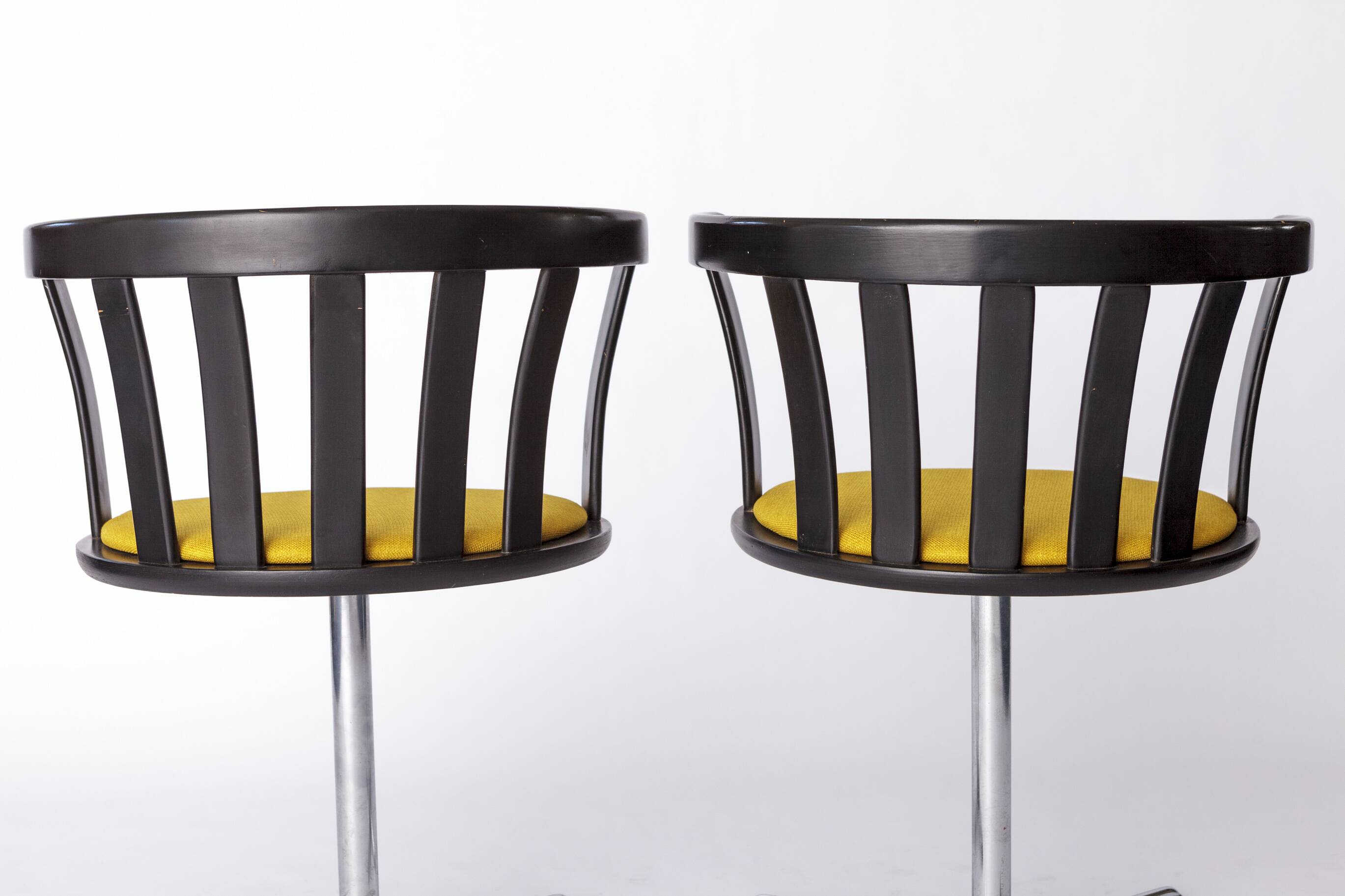 Paire de chaises pivotantes vintage – Design allemand des années 1970 – Hêtre laqué noir