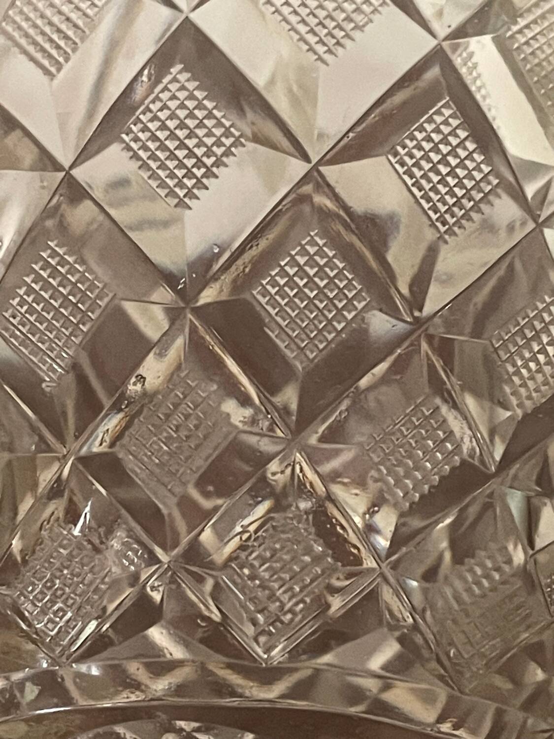 Vase en cristal taillé vintage