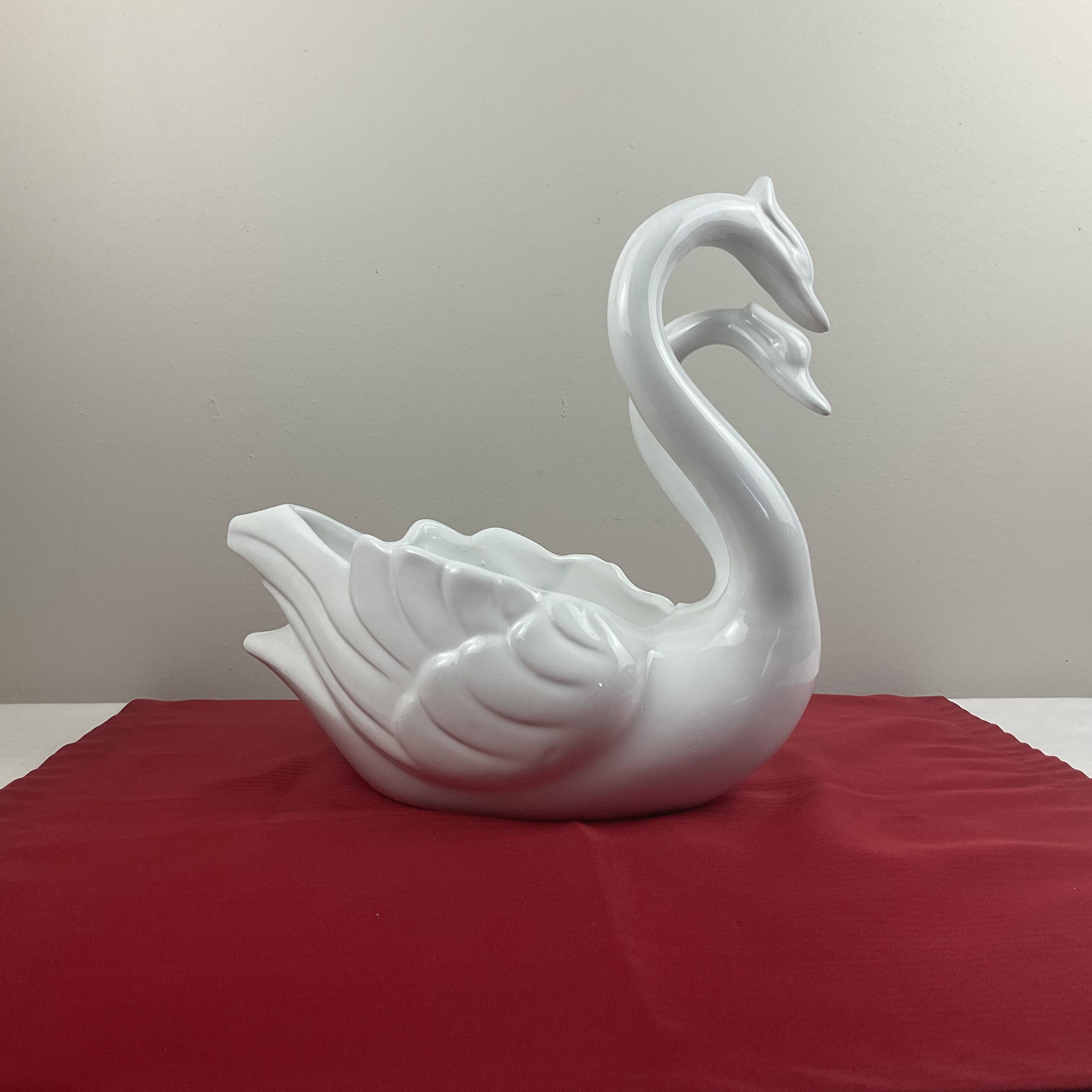 Large flowerpot couple of swans