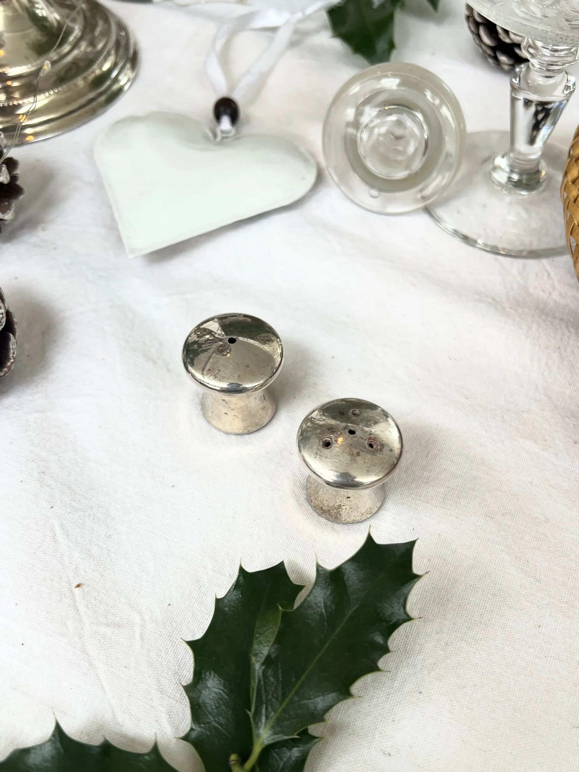 Duo salière et poivrier en forme de champignon en métal argenté