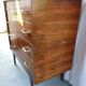 Commode pieds compas