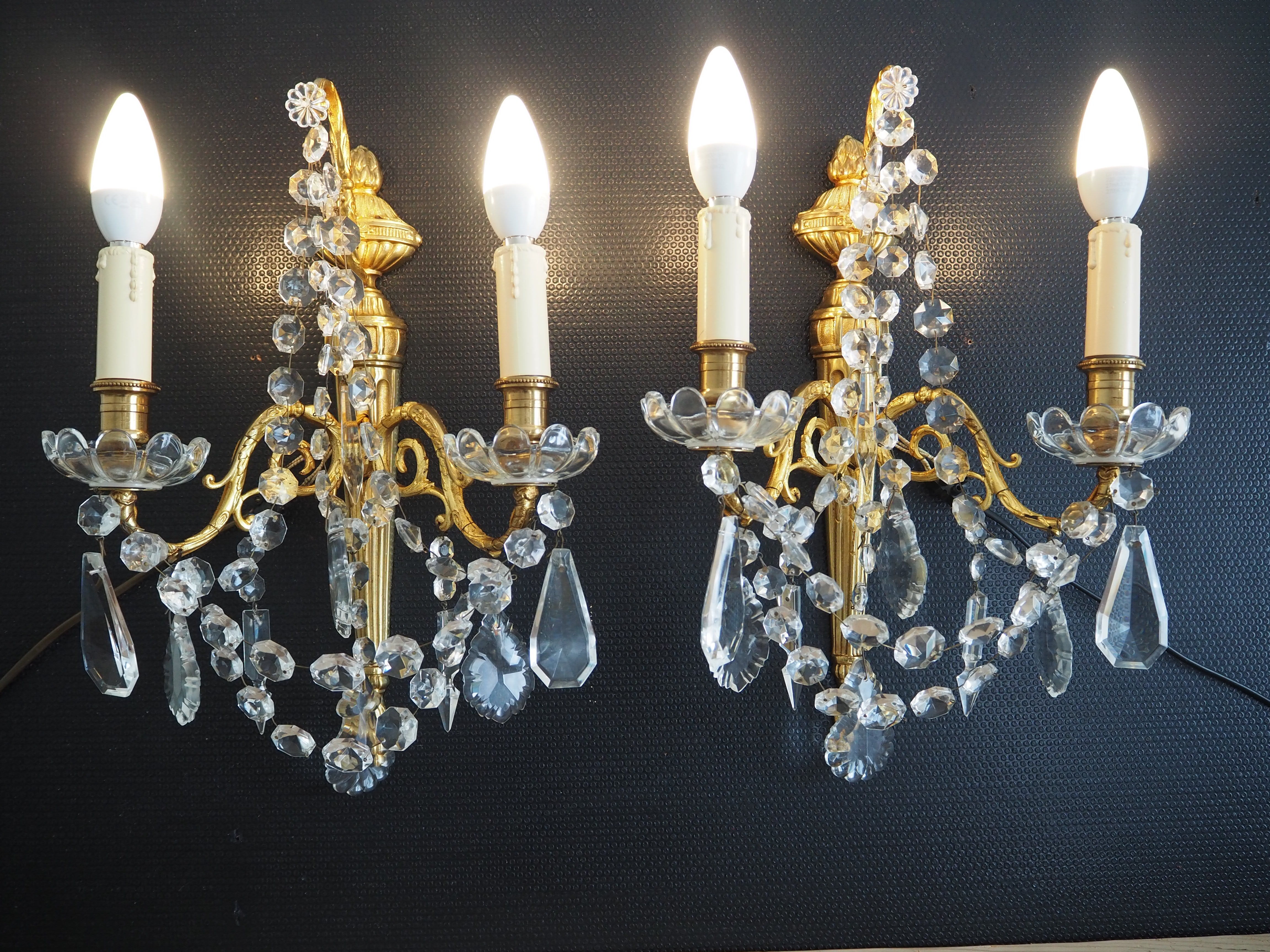 Pair of wall lamps two bronze lights with grapevines and crystal garlands – Louis XV style