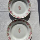 Set of 2 round porcelain dishes for starters.
