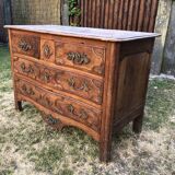 Commode Louis XV d’époque en noyer massif.
