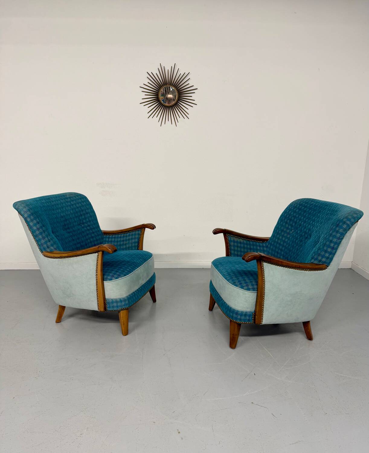 Lot of 2 sculptural Danish design armchairs from the 1940s, vintage.