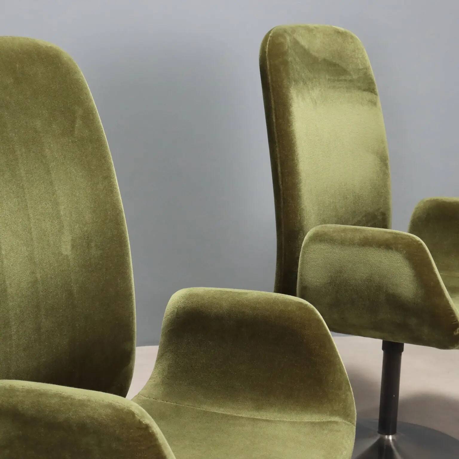 Paire de fauteuils vintage en tissu, mousse et métal, design Italie années 1970