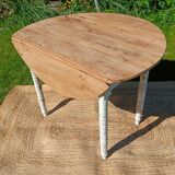 Antique patinated round table – wooden top