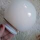 Paire d'appliques boules en verre opalin