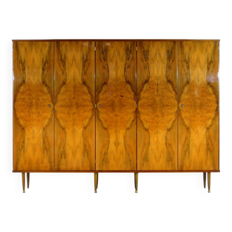 Armoire vintage moderne à 5 portes du milieu du siècle en noyer de haute qualité, années 1960