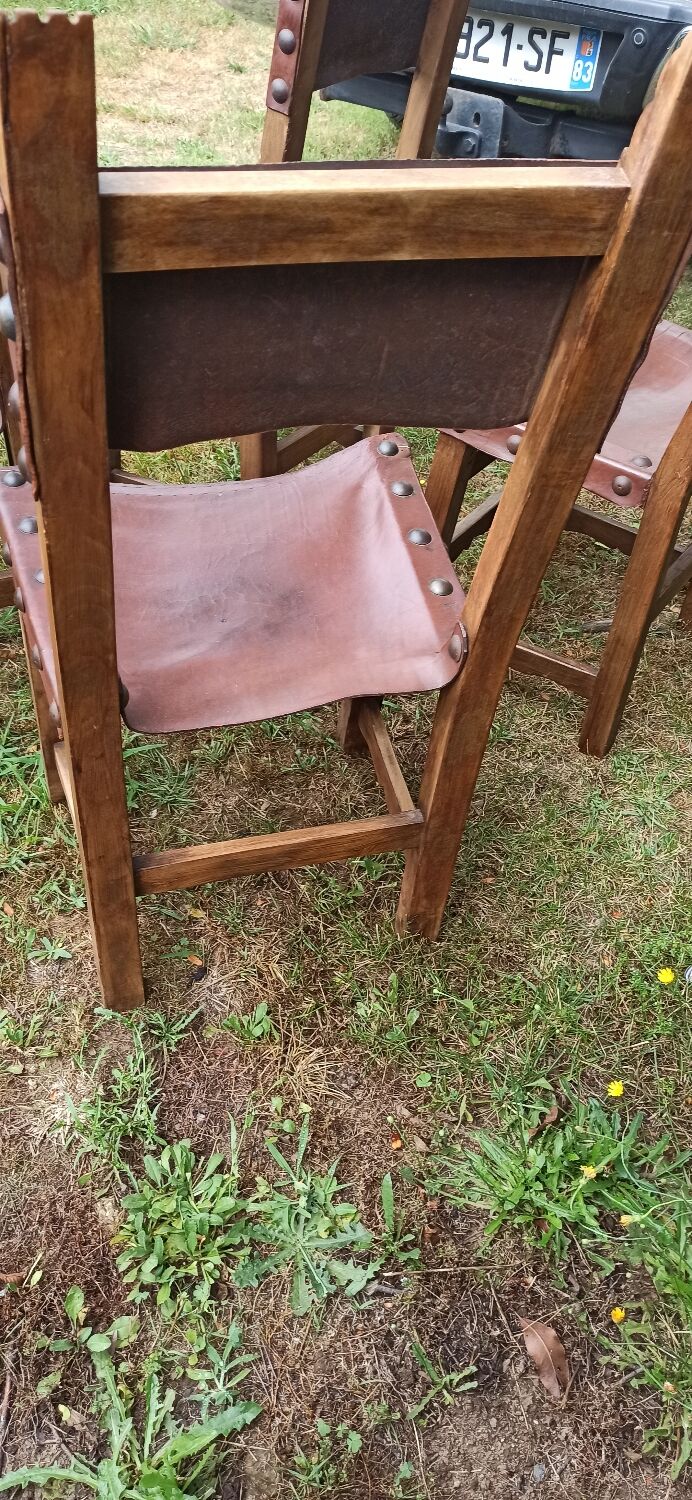 Lot 4 chaises espagnoles en cuir et bois