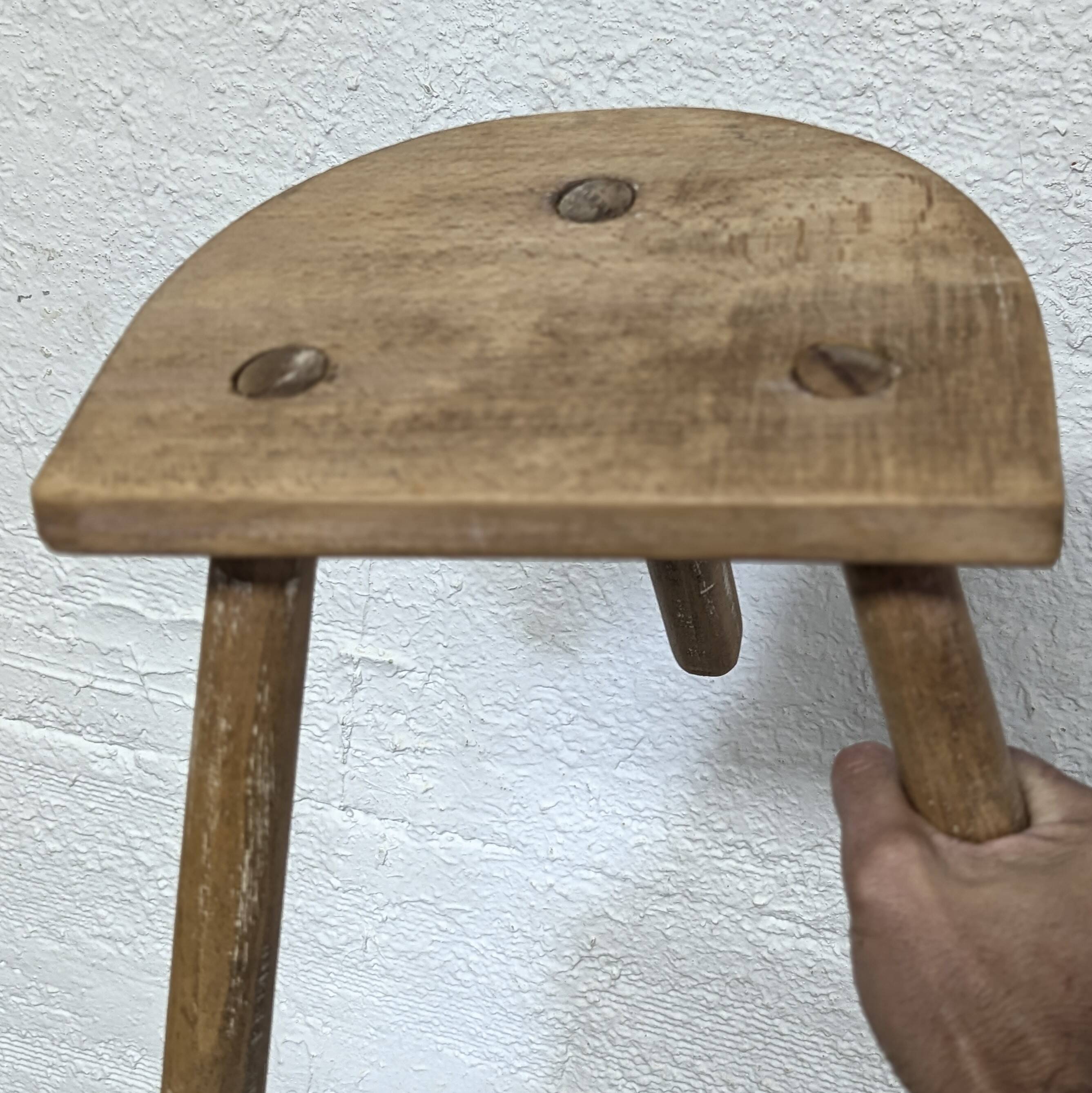 Tripod cowherd stool