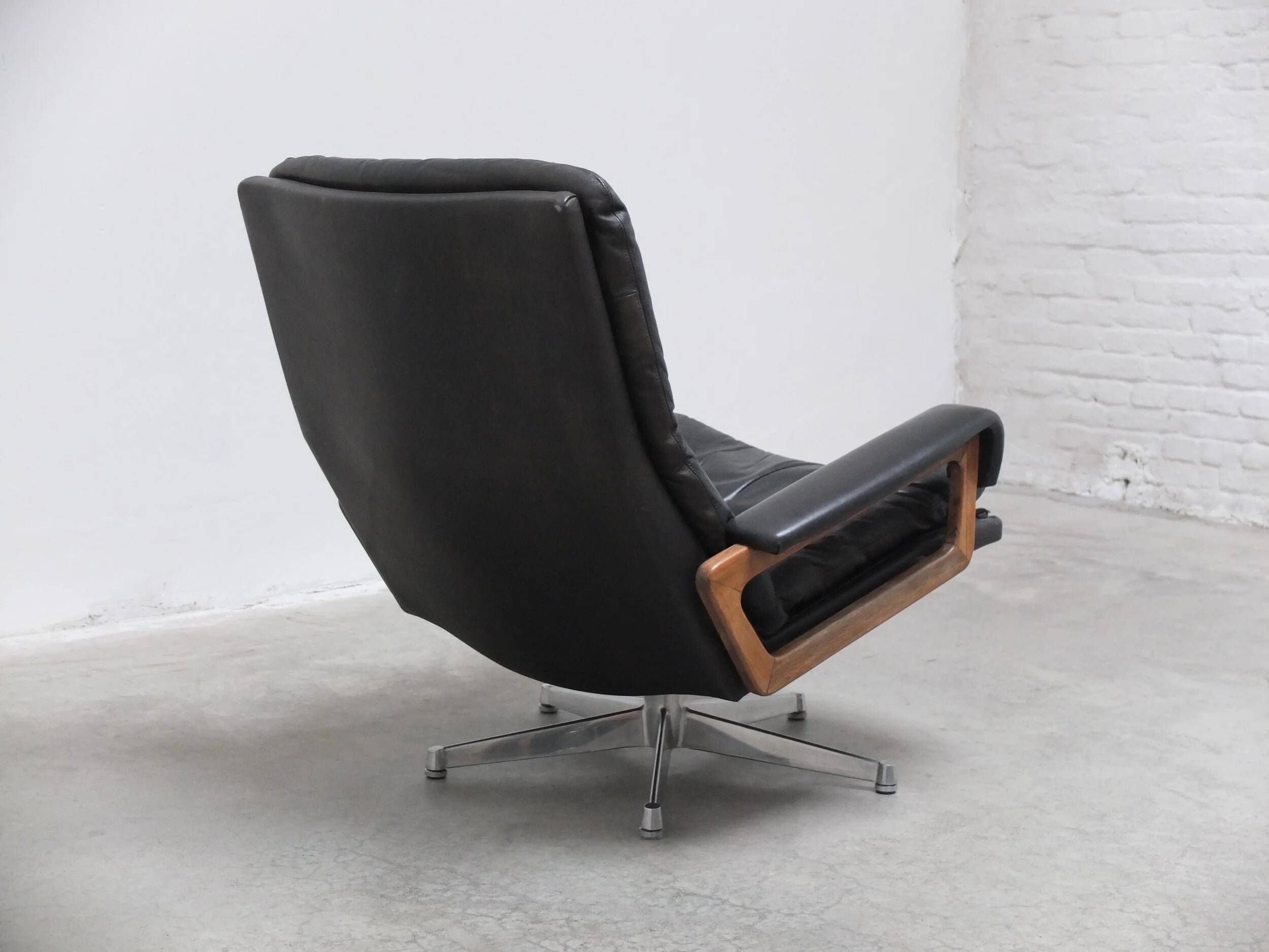 Iconic 'King' lounge chair by André Vandenbeuck for Strässle, 1960s