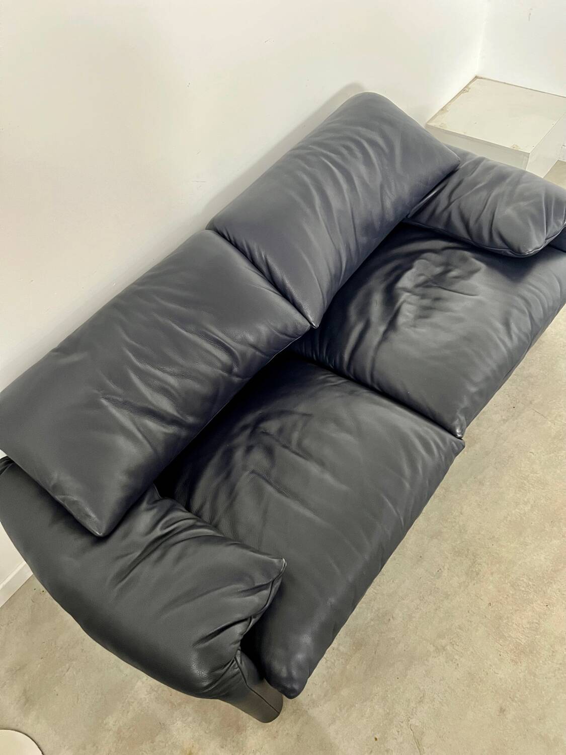 Maralunga sofa designer Vico MAGISTRETTI cassina in vintage midnight blue leather
