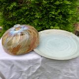 Ancienne cloche a fromage avec son plateau en céramique signature à identifier