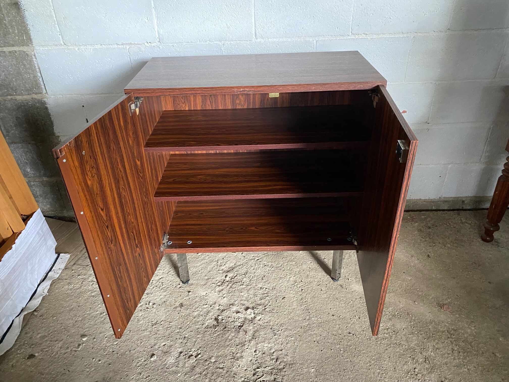 Storage cabinet 2 doors 2 shelves in veneer of rosewood vintage 1950