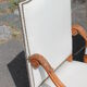 Paire de fauteuils en skaï blanc