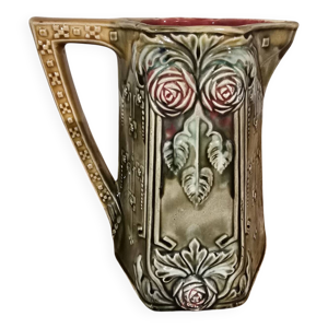 pichet en barbotine faïencerie