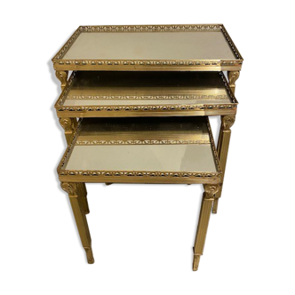 Tables gigognes