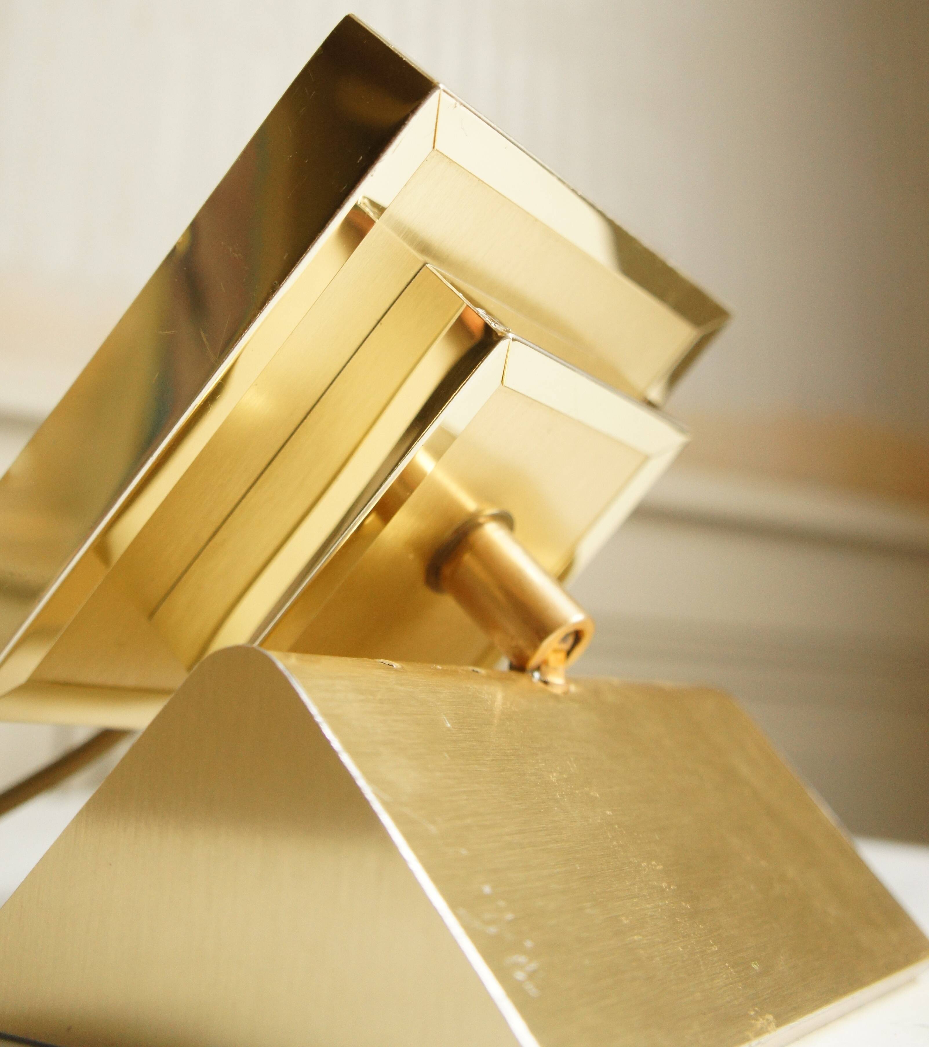 Hollywood Regency articulated lamp/wall lamp in golden brass