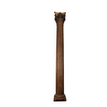 Colonne en chêne sculpté, fût cannelé et chapiteau corinthien, XVIIIème siècle