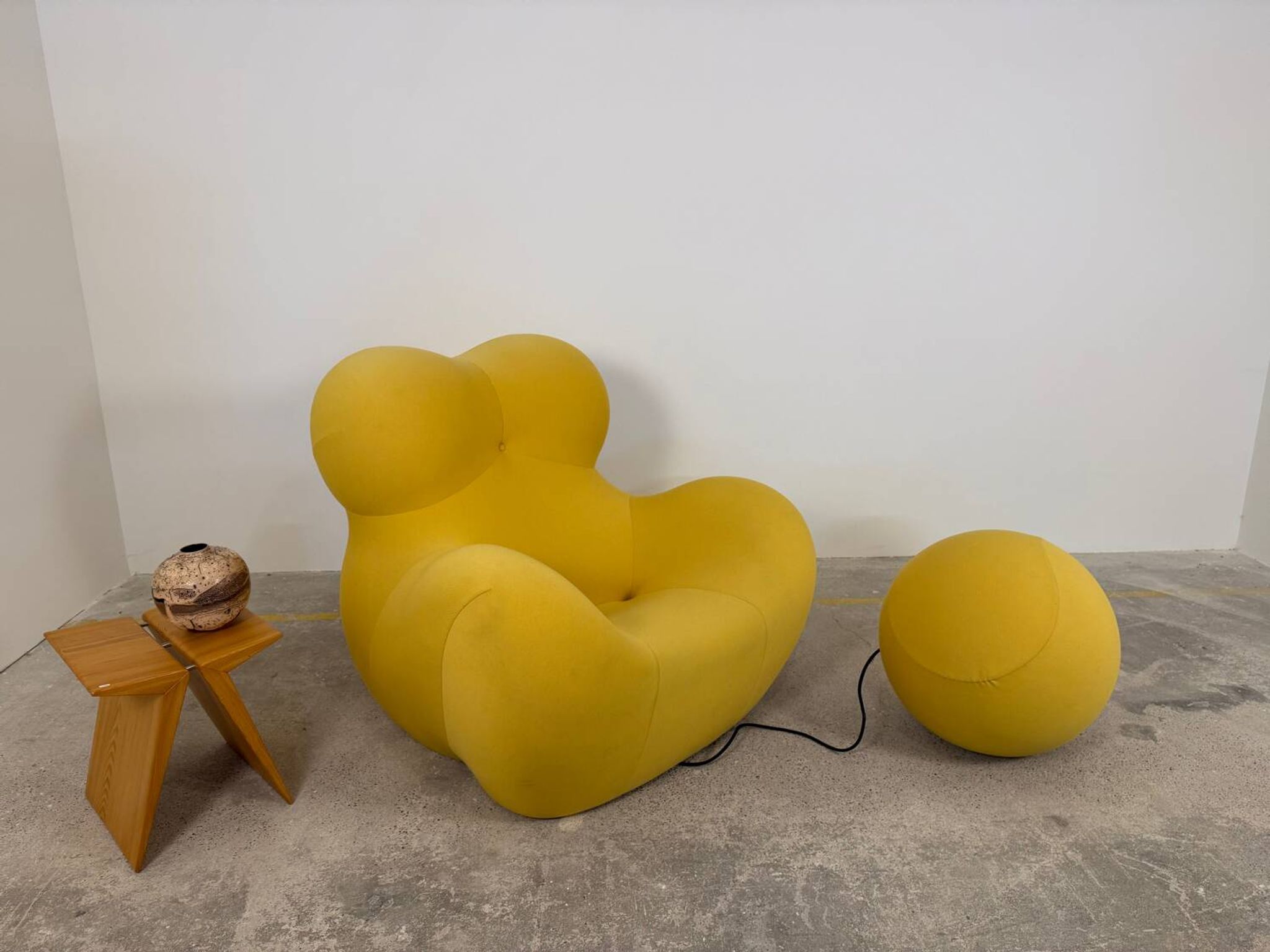 UP5_6 Big Mama Armchair - B&B Italia - Gaetano Pesce - yellow + pouf -