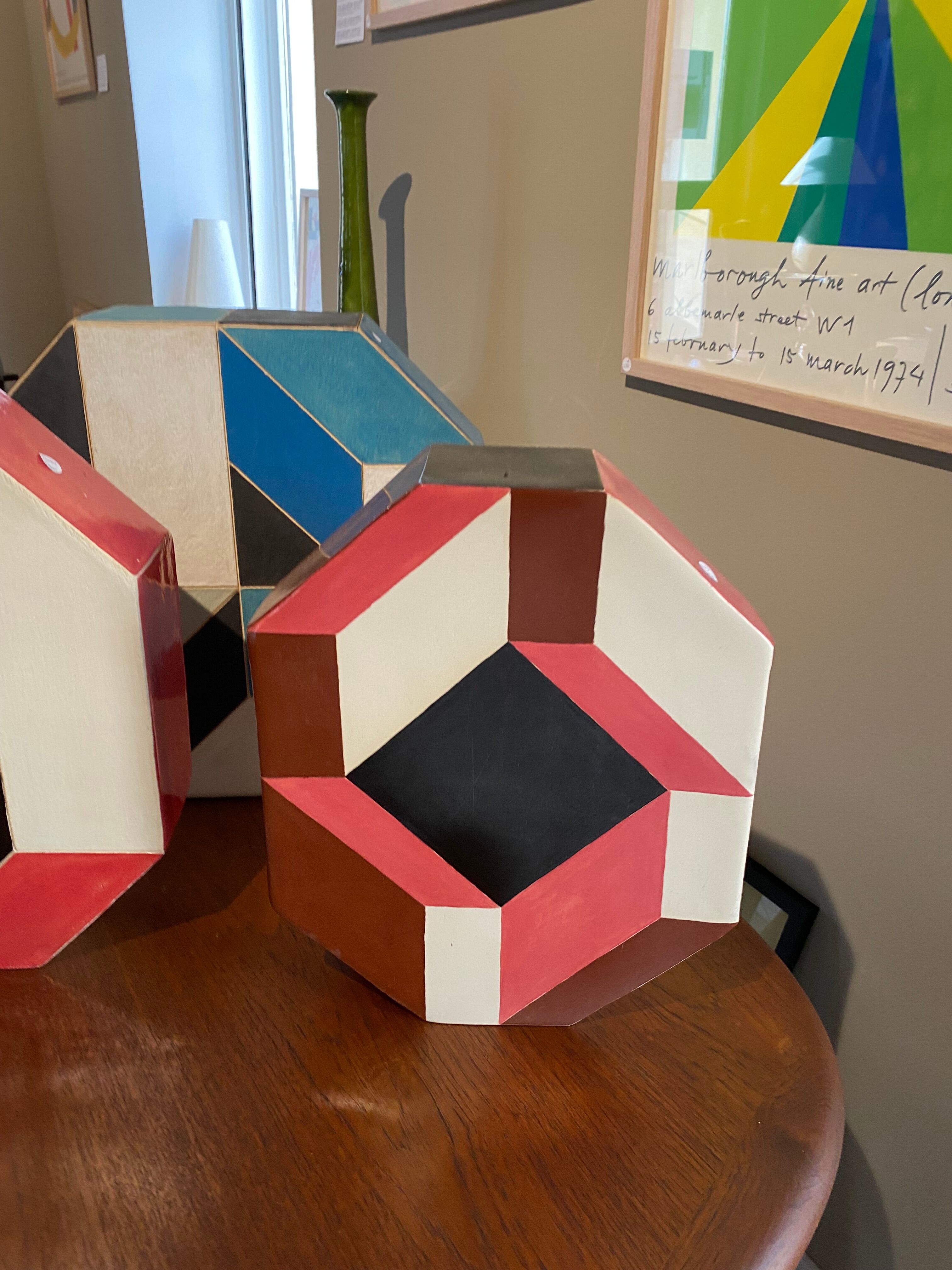 Contemporary graphic sculpture