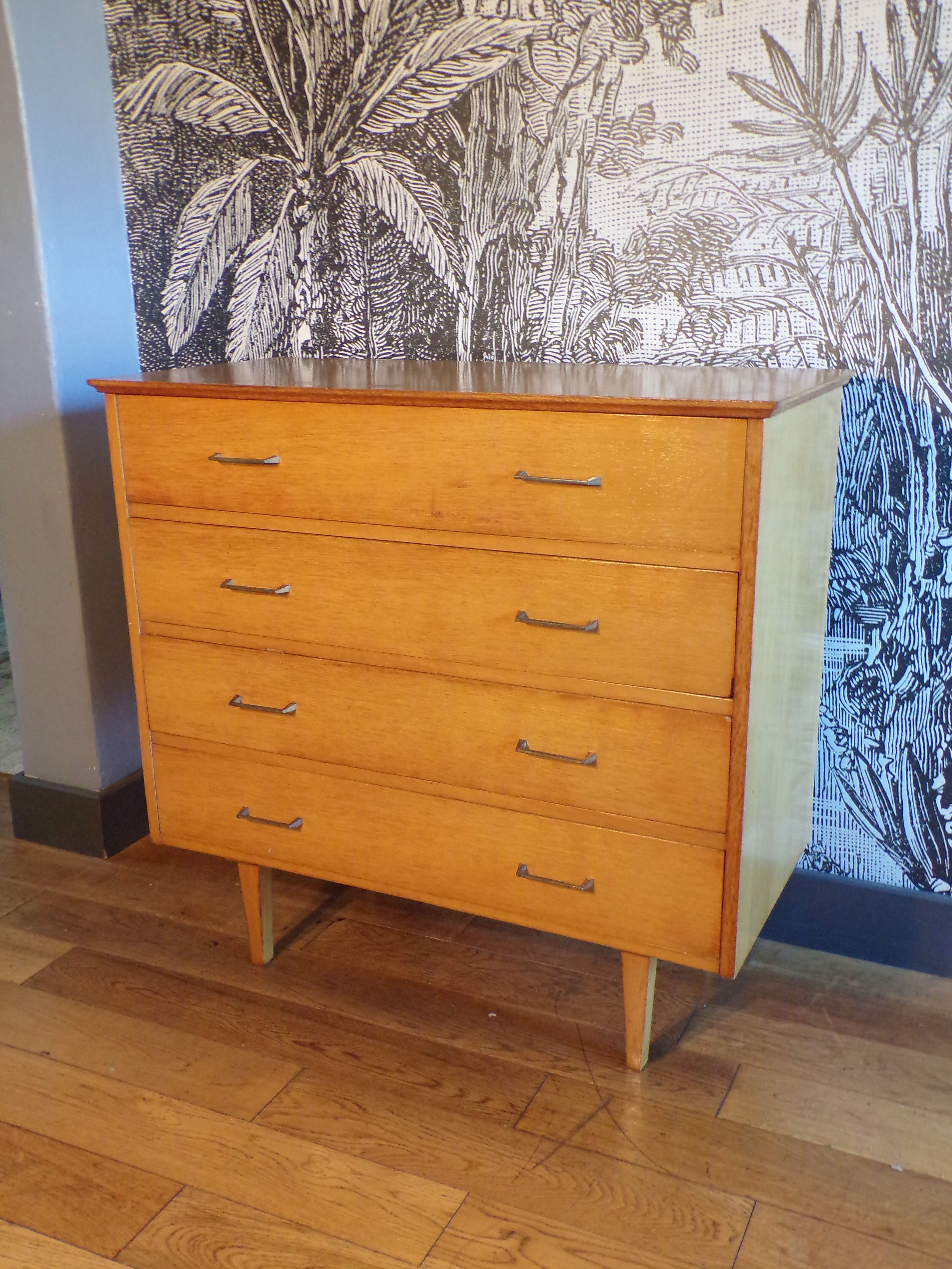 Vintage dresser 4 drawers
