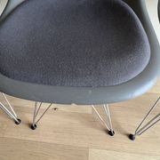Lot of 4 original Eames DSR chairs by Vitra – with cushion