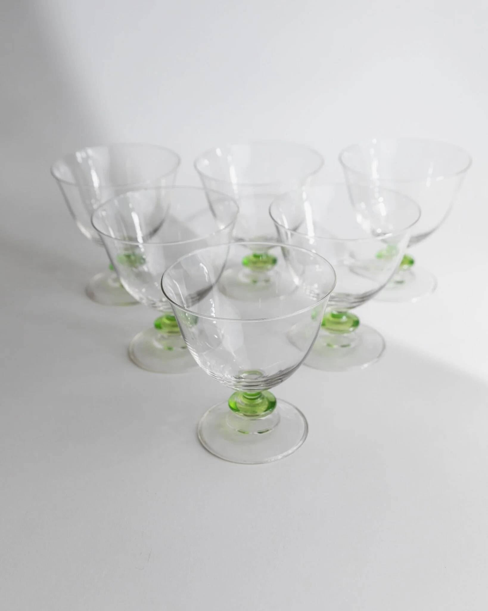 Ensemble de 6 verres à cocktail en verre de Murano vert vintage : verres à tige à bulles, années 1970, style italien du milieu du siècle.
