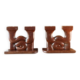 Paire de bougeoirs art déco en bois sculpté, signés Delaporte