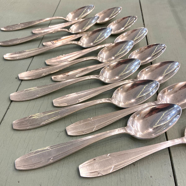 Series of 14 Art Deco dessert spoons, silver metal