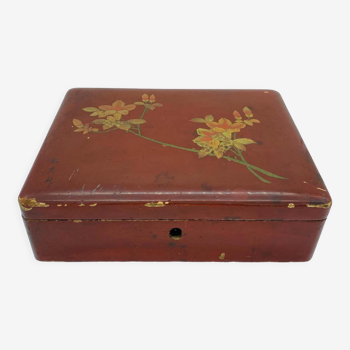 19th century red lacquered Japanese box