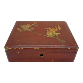 19th century red lacquered Japanese box