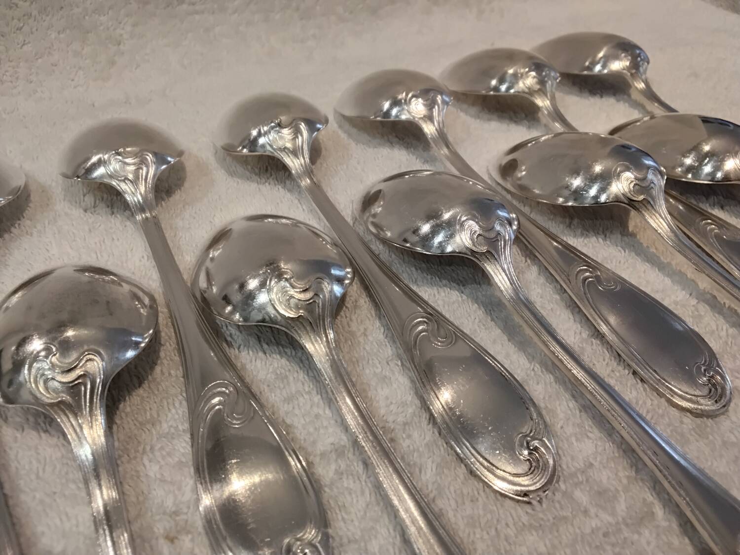 12 silver-plated metal soup spoons, Ercuis silversmith, Mousseline pattern, 22.1cm