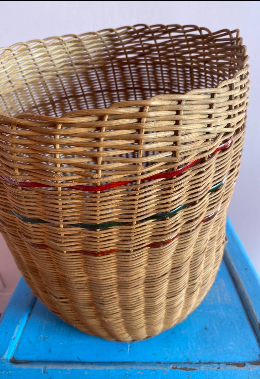 High basket with woven straws
