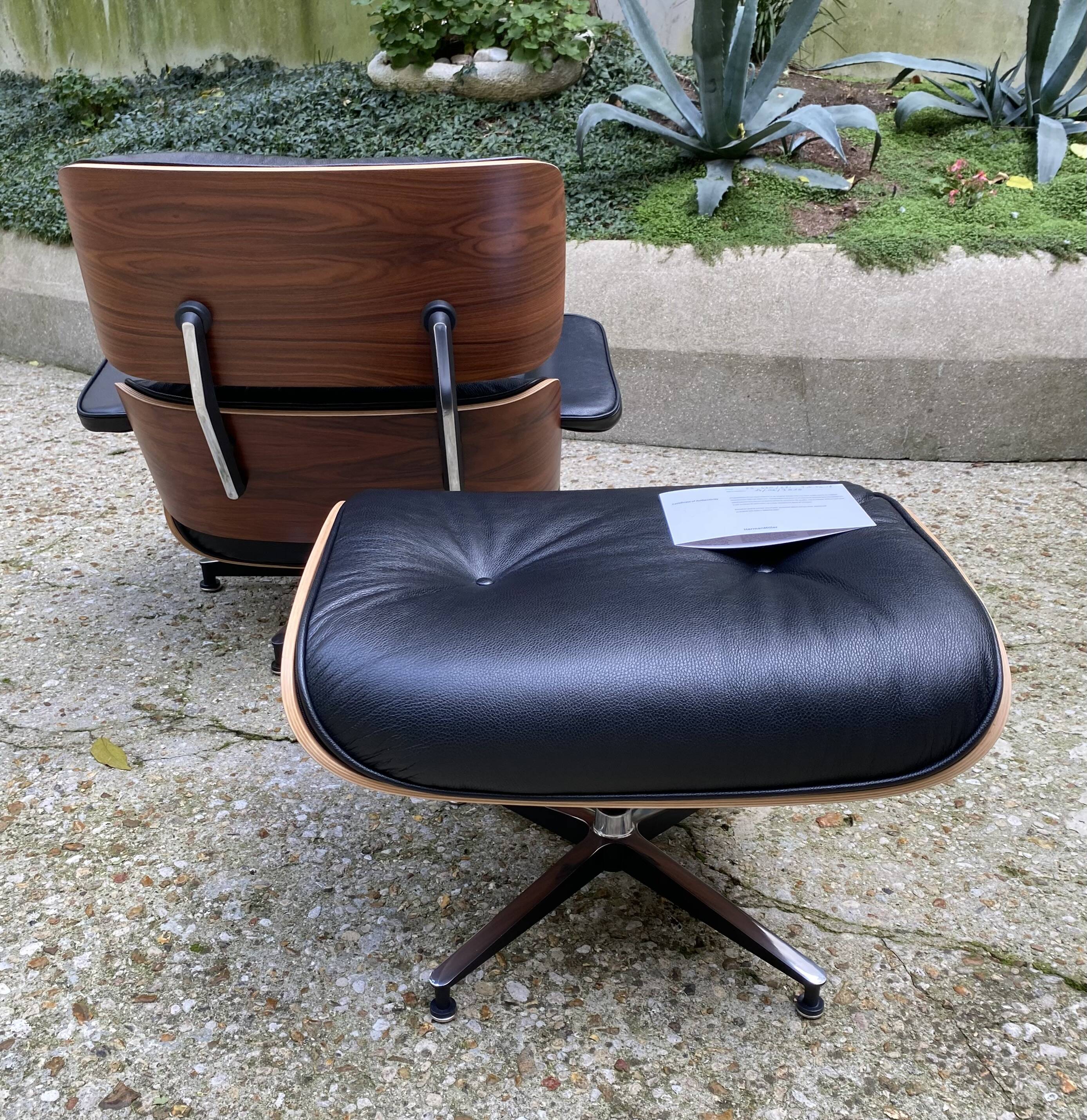 Fauteuil lounge et ottoman Charles Eames, édition Herman Miller