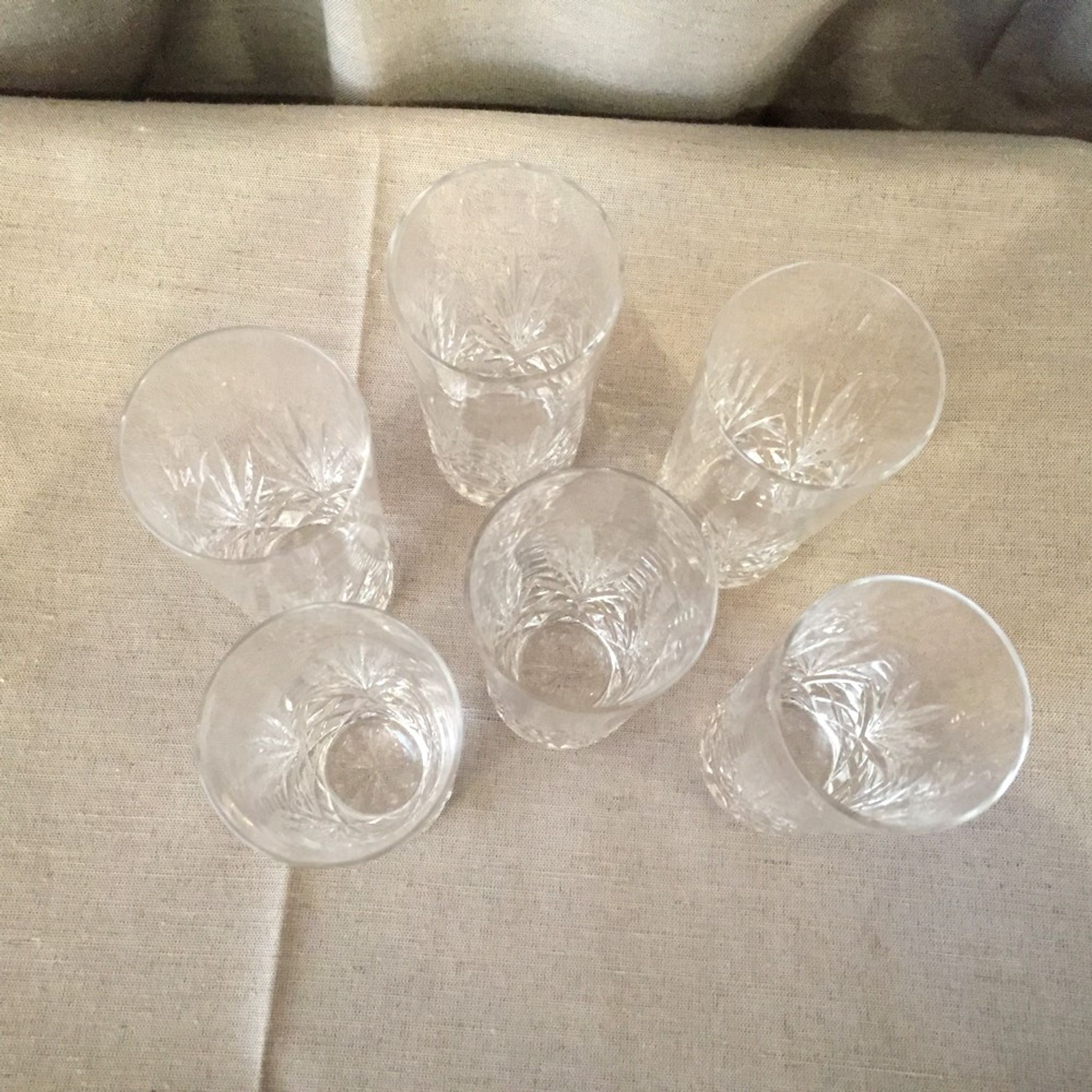 Suite de 6 verres a digestif en cristal taille