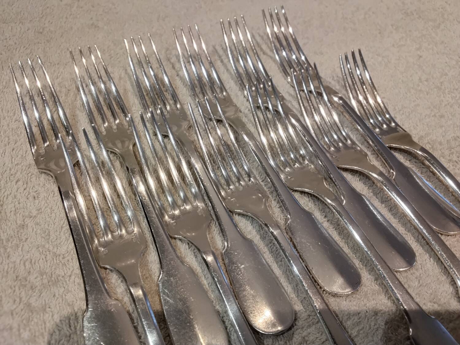 12 silver-plated dessert forks by Christofle Cluny, 17.1cm