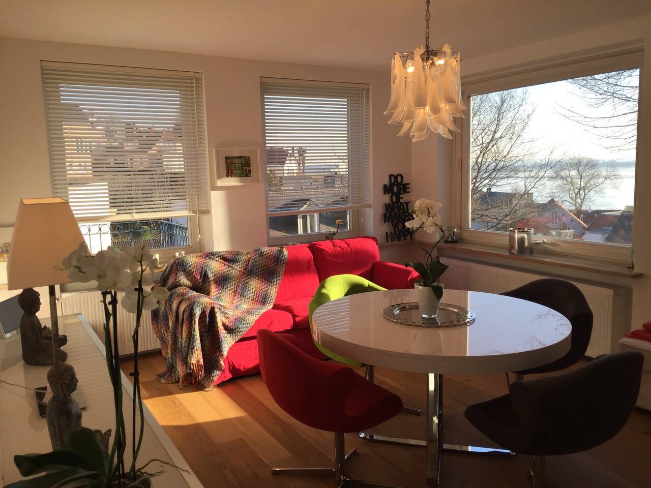 Ligne roset - ava ø130 extendable table + 4 alster chairs in alcantara
