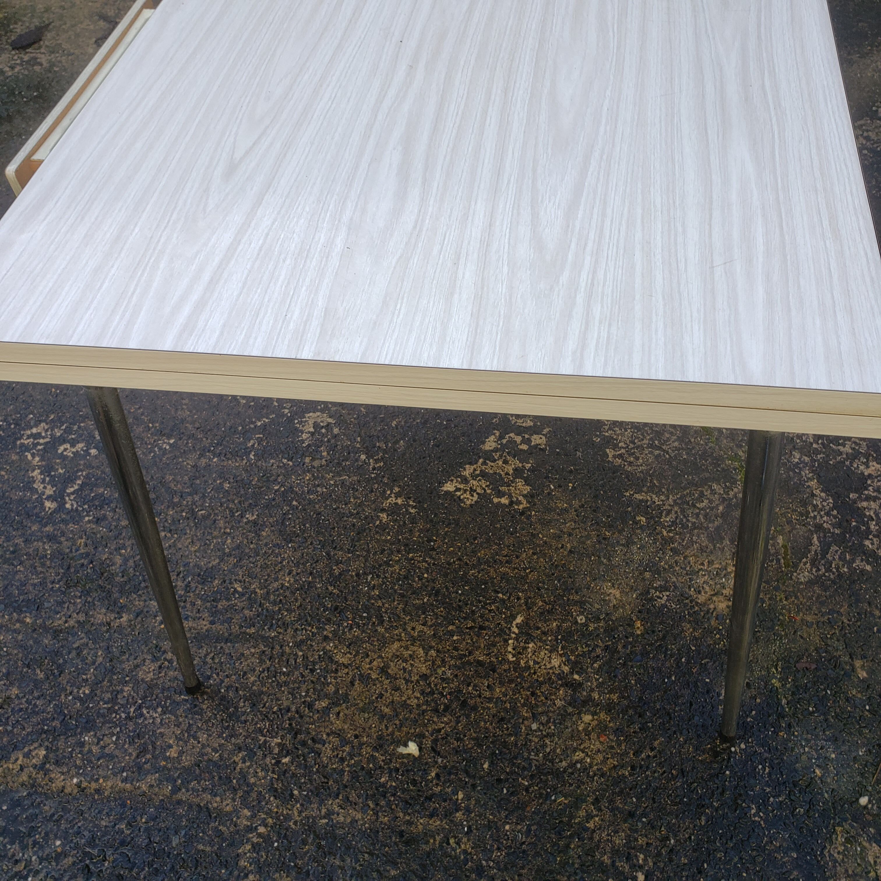 Formica table with extensions