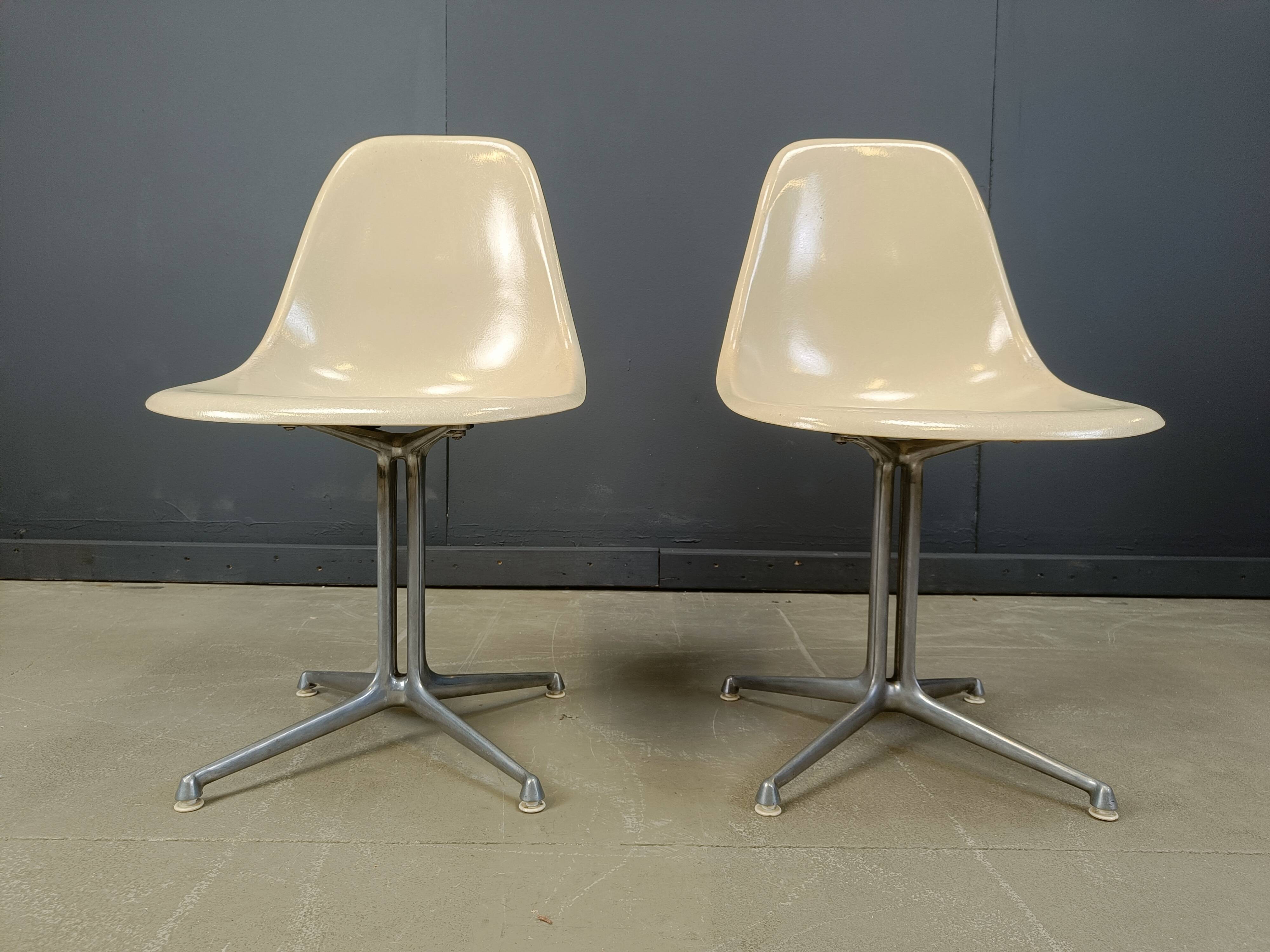 Chaises Eames La Fonda par Herman Miller, ensemble de 2 années 1960