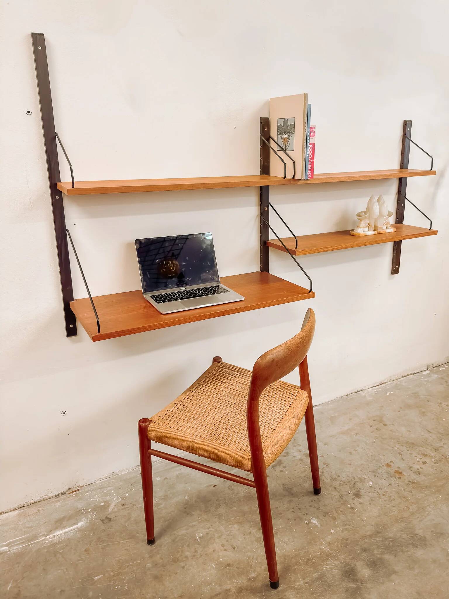 Meuble mural modulaire Royal System avec bureau de Poul Cadovius