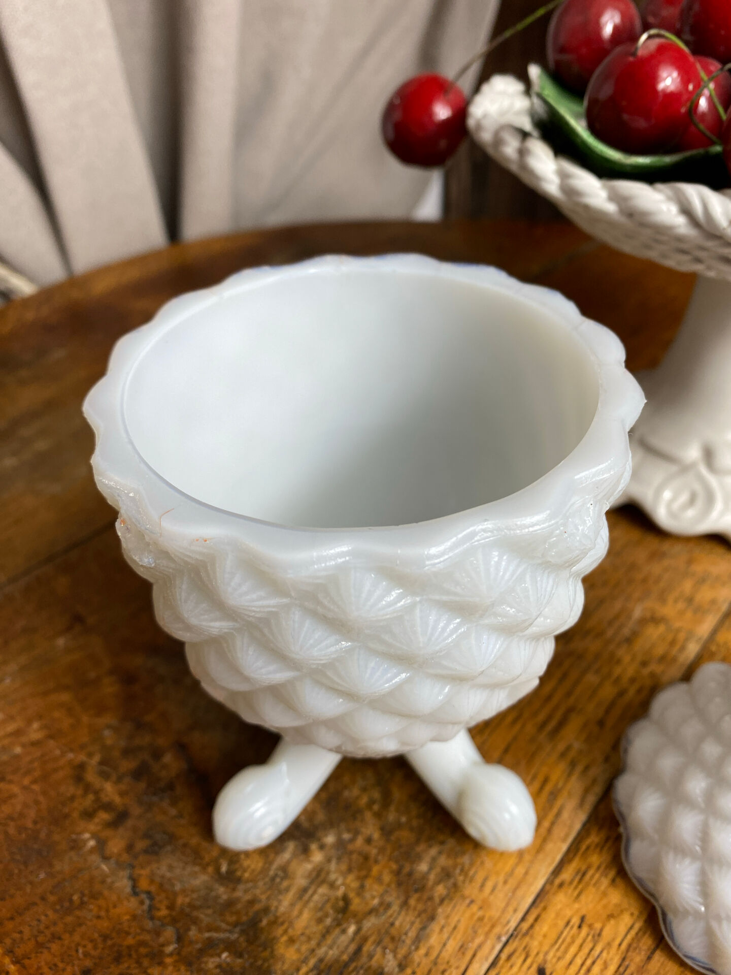 Pineapple bonbonnière in white opaline