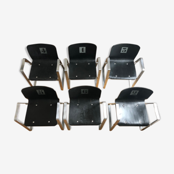 Ensemble de 6 chaises avec accoudoirs numérotées de 1 à 6, bois et acier