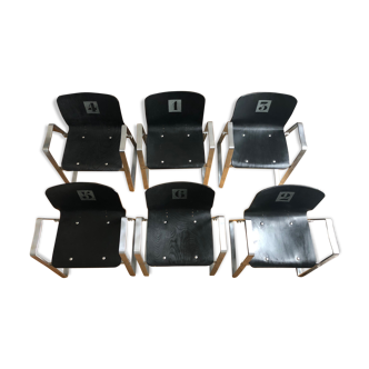 Ensemble de 6 chaises avec accoudoirs numérotées de 1 à 6, bois et acier