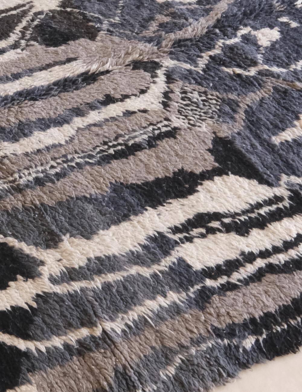 Contemporary Berber Rug - 278 x 173 cm