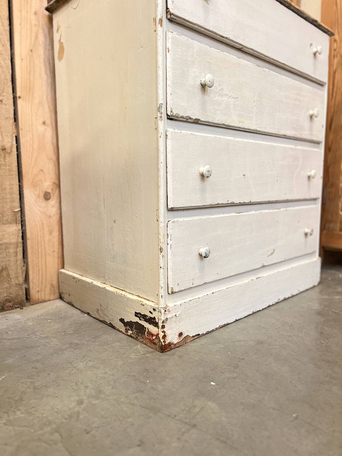 Old 4-drawer chest of drawers, original patina