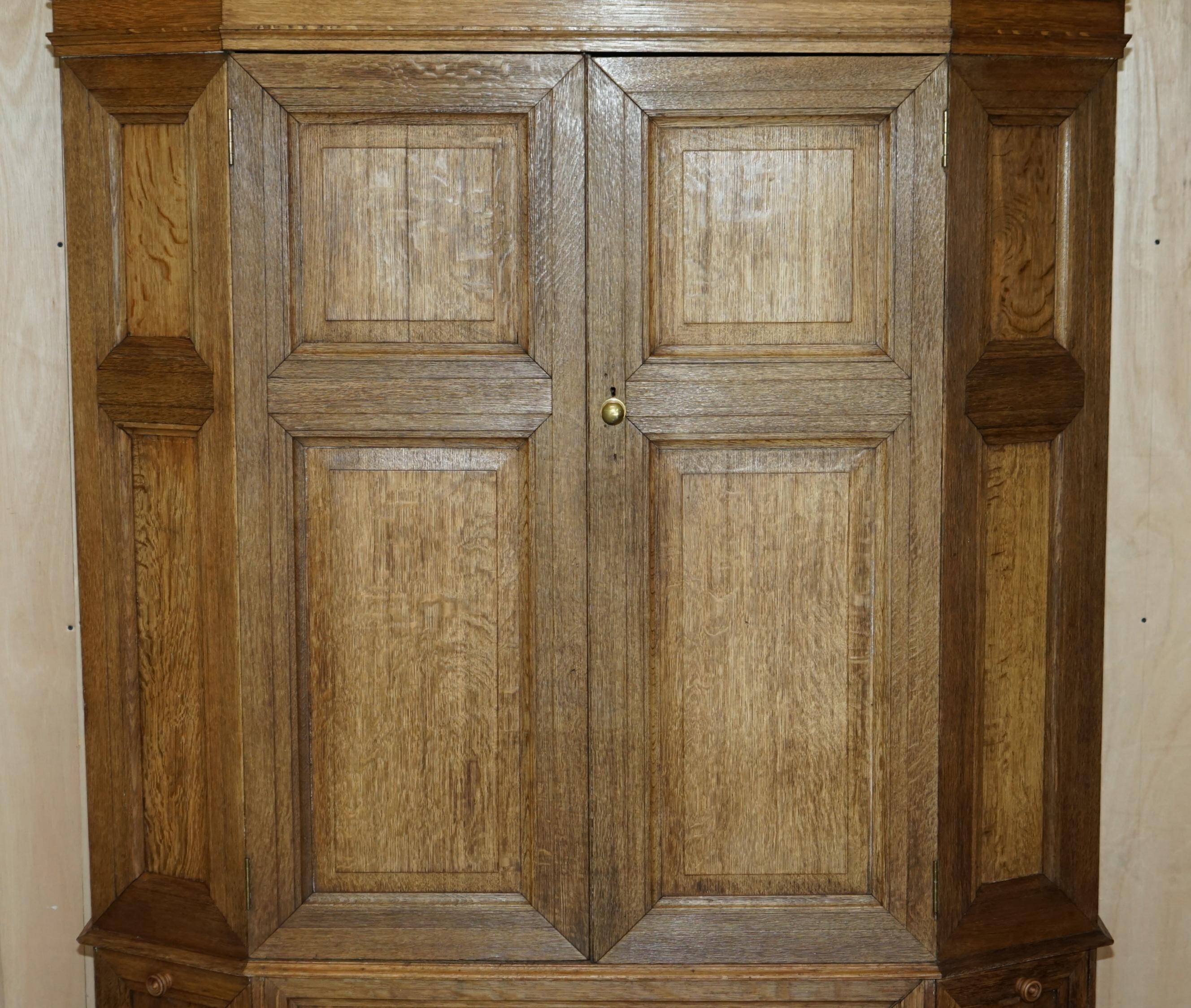 Armoire Victorien en Pin circa 1880