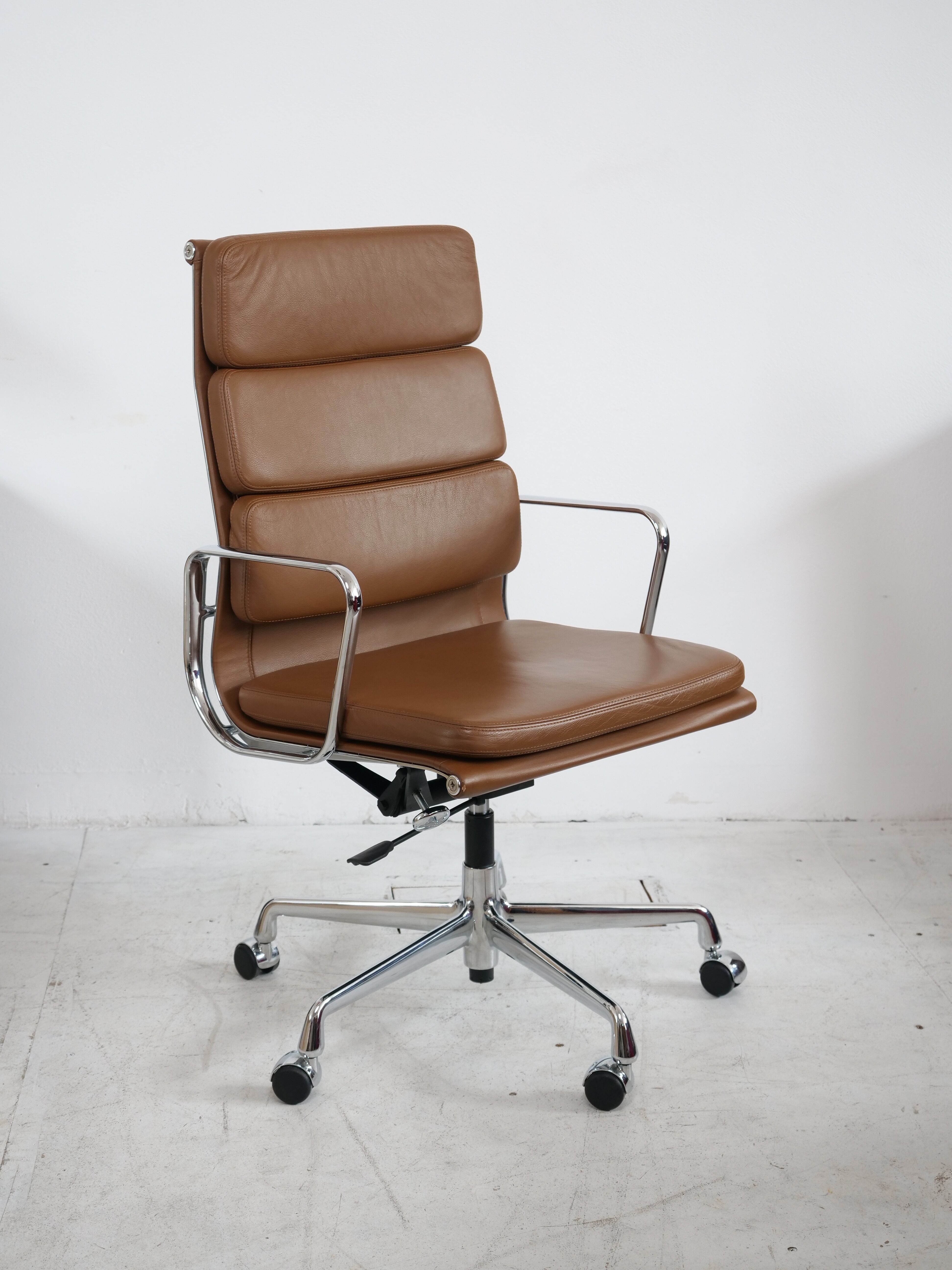 Eames EA 219 Vitra leather office chair